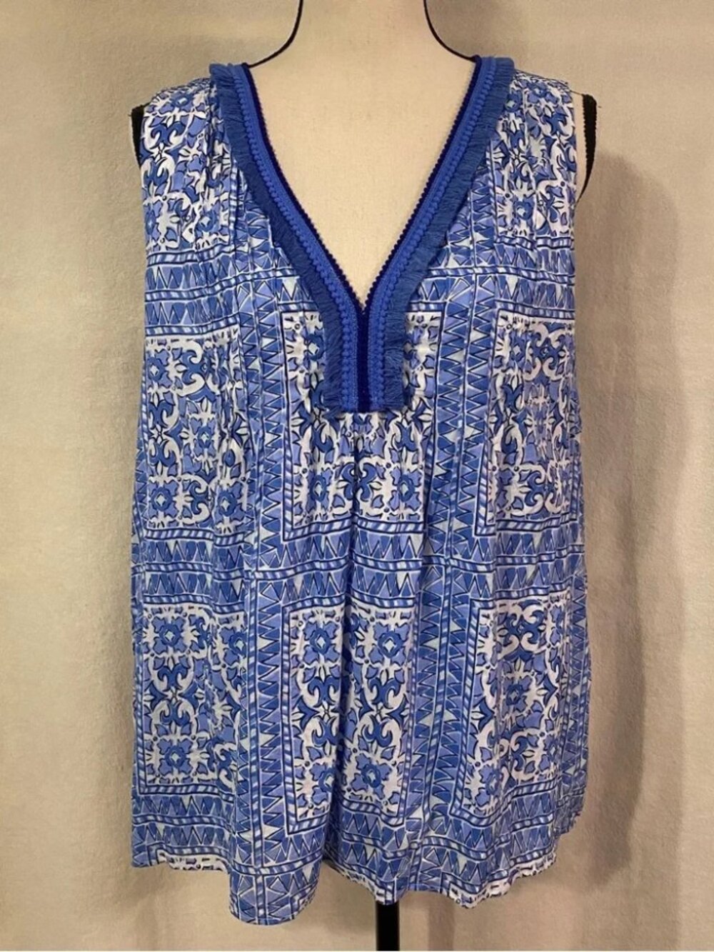 Vineyard Vines blue white Cay scarf print sleeveless v-neck pintuck pom pom top